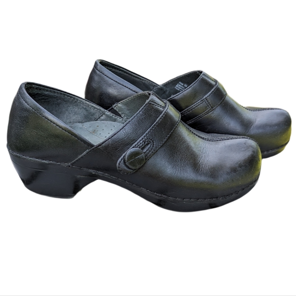 Dansko Solstice Button Detail 38/7